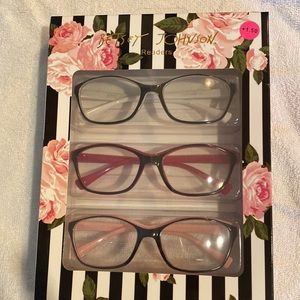 1.5 three pack readers new in box